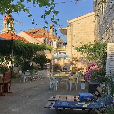 Liva - 60m From The Sea Pensjonat Sutivan